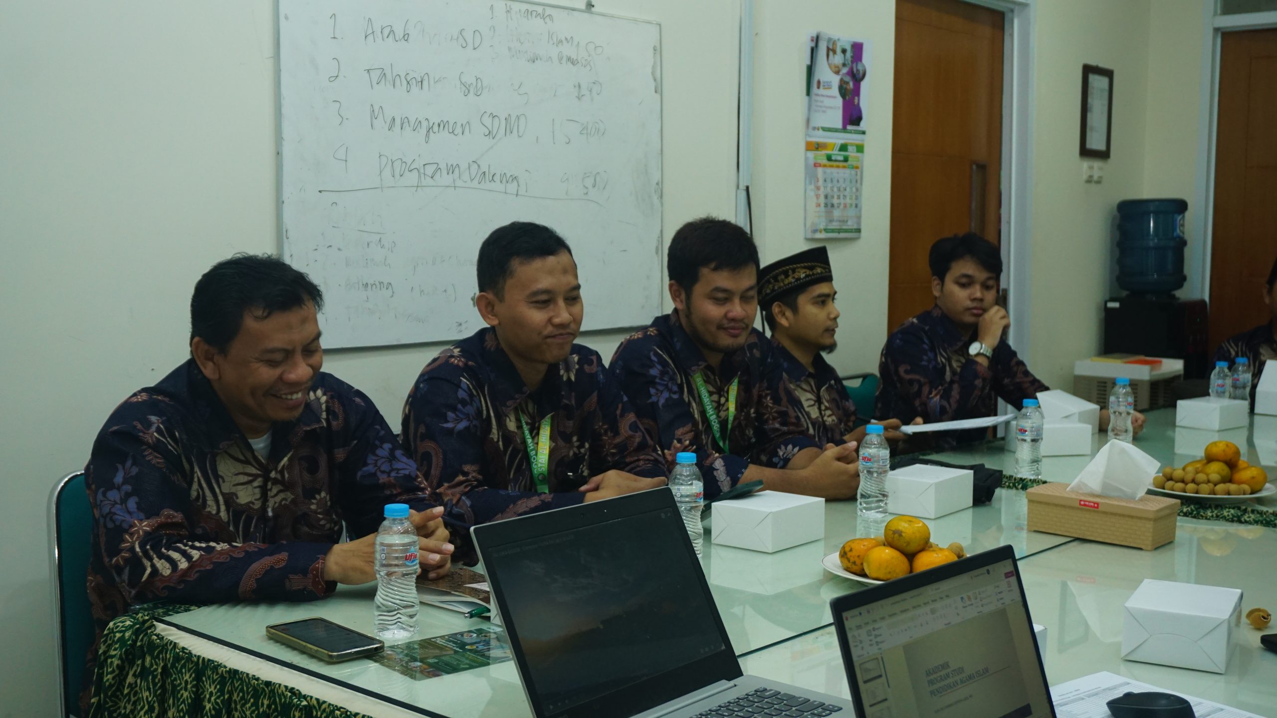 Benchmarking dengan UIKA Bogor